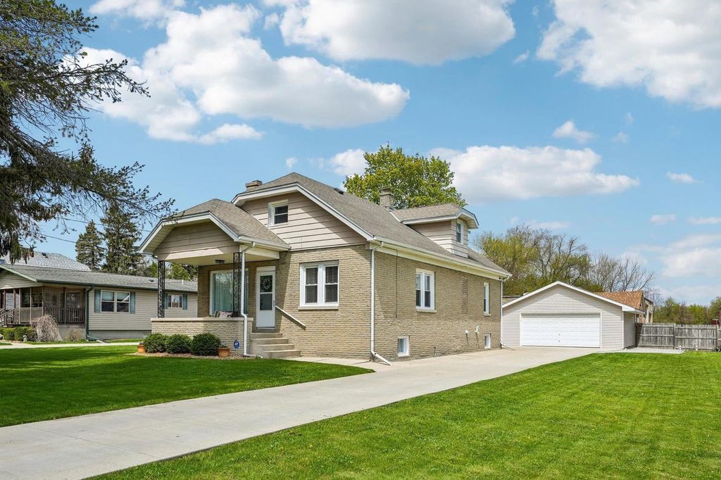 Photo of 2670 4 1/2 Mile ROAD, Racine, WI 53402 (MLS # 2022284)