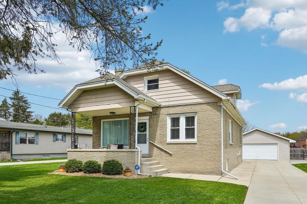 Photo of 2670 4 1/2 Mile ROAD, Racine, WI 53402 (MLS # 2022284)