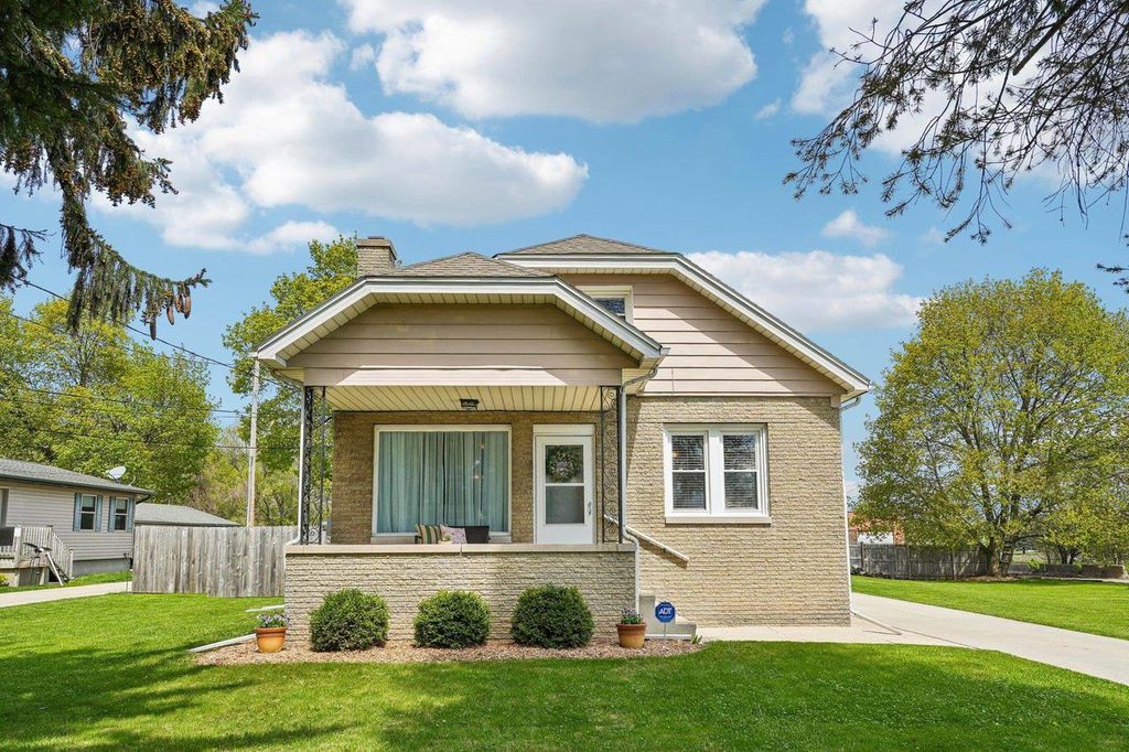 Photo of 2670 4 1/2 Mile ROAD, Racine, WI 53402 (MLS # 2022284)