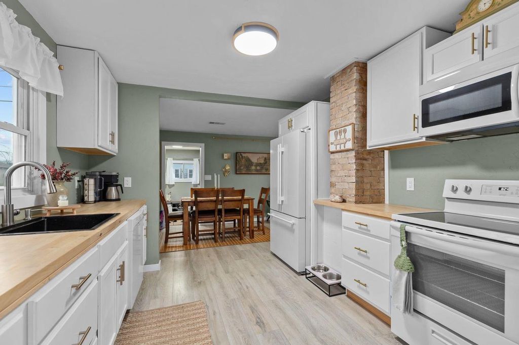 Photo of 141 Plummer AVENUE, Neenah, WI 54956 (MLS # 50322007)