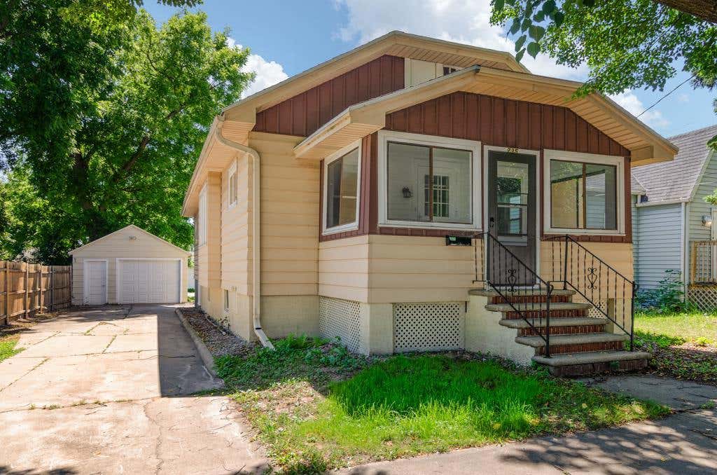 Photo of 735 S Baird STREET, Green Bay, WI 54301 (MLS # 50330204)