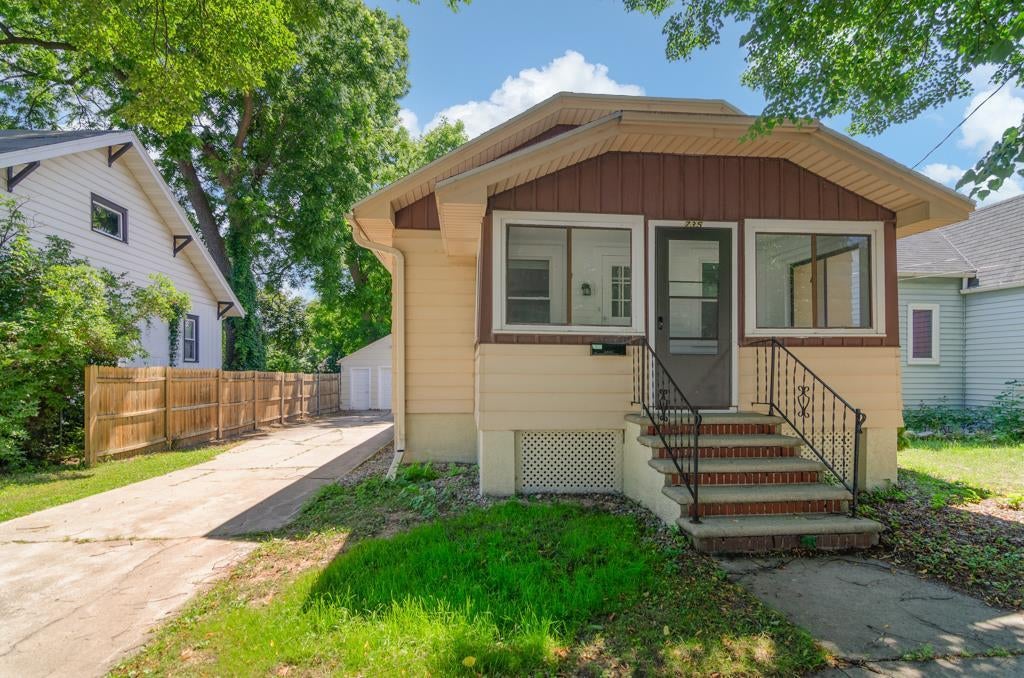 Photo of 735 S Baird STREET, Green Bay, WI 54301 (MLS # 50330204)