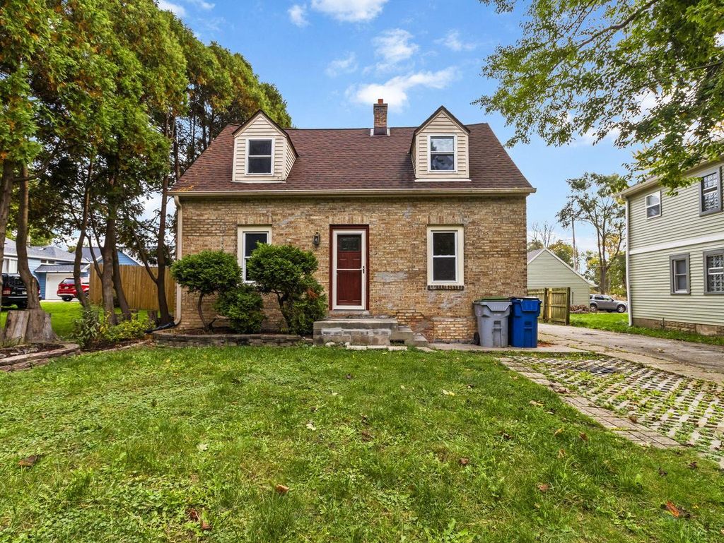 Photo of 6212 N 106th STREET, Milwaukee, WI 53225 (MLS # 1940249)