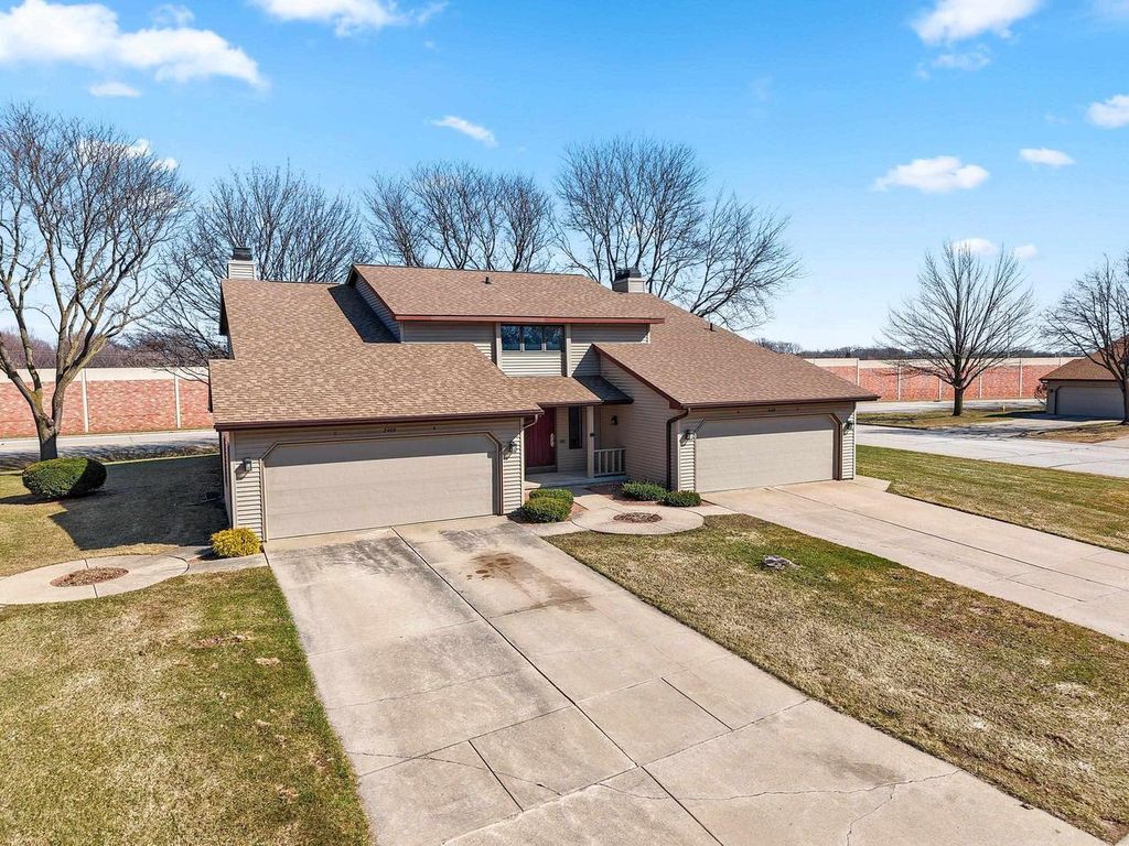 Photo of 2409 Cedar Ridge COURT #C, Green Bay, WI 54313 (MLS # 50323484)