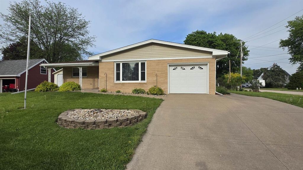 Photo of 350 S Taylor STREET, Lancaster, WI 53813 (MLS # 2023493)