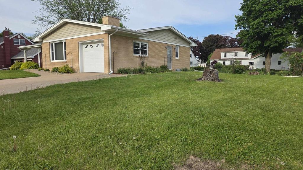 Photo of 350 S Taylor STREET, Lancaster, WI 53813 (MLS # 2023493)