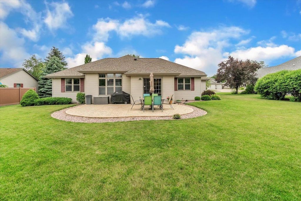 Photo of W52N175 Fillmore AVENUE #177, Cedarburg, WI 53012 (MLS # 1940627)