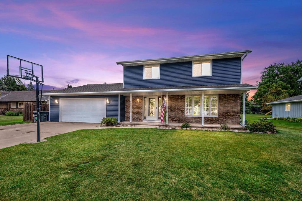 Photo of 2153 Balsam WAY, Green Bay, WI 54313 (MLS # 50332117)