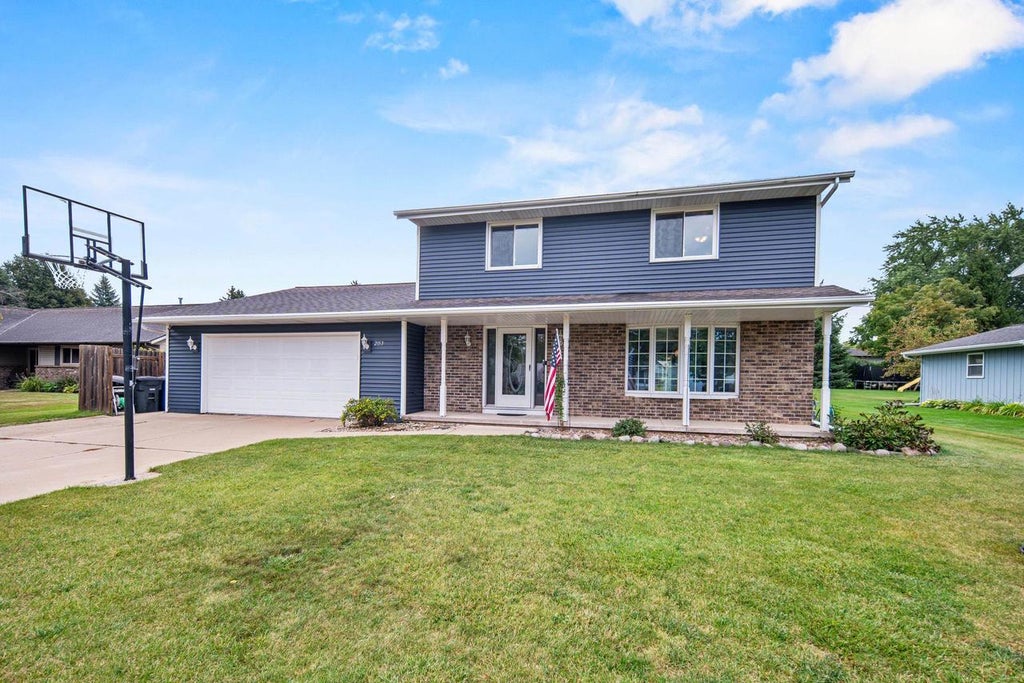 Photo of 2153 Balsam WAY, Green Bay, WI 54313 (MLS # 50332117)