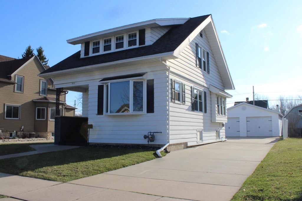 Photo of 910 Michigan AVENUE, North Fond Du Lac, WI 54937 (MLS # 50323189)
