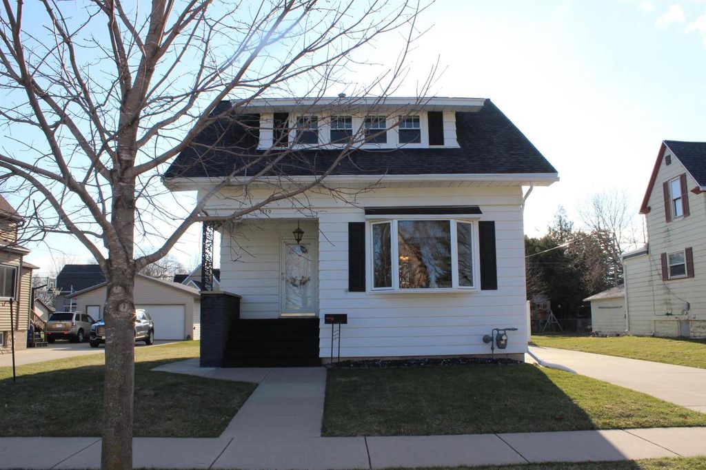 Photo of 910 Michigan AVENUE, North Fond Du Lac, WI 54937 (MLS # 50323189)