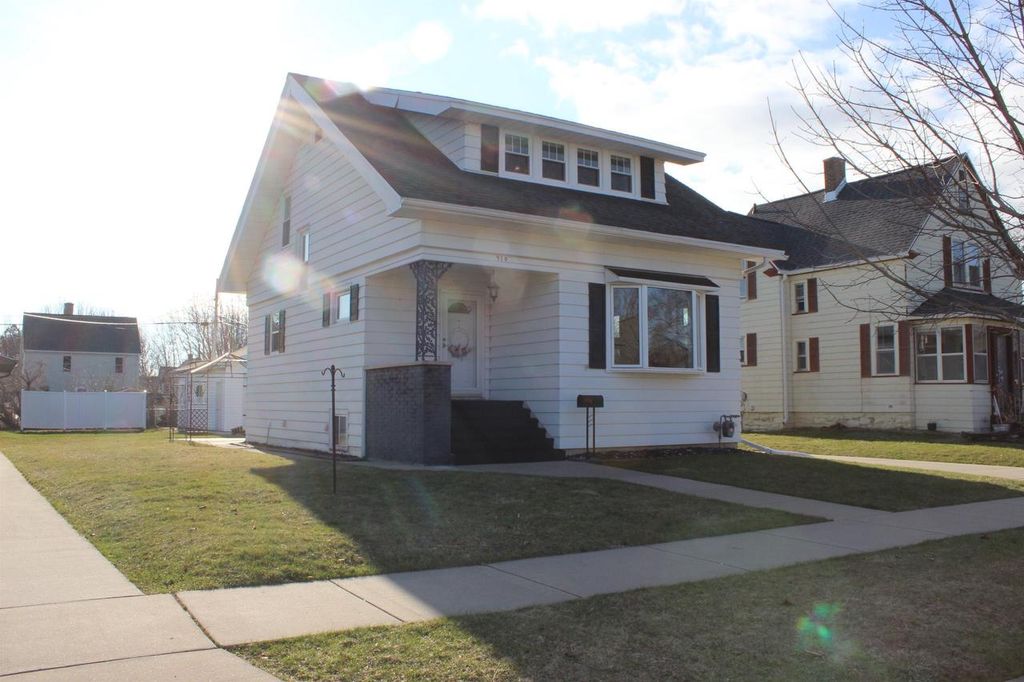 Photo of 910 Michigan AVENUE, North Fond Du Lac, WI 54937 (MLS # 50323189)