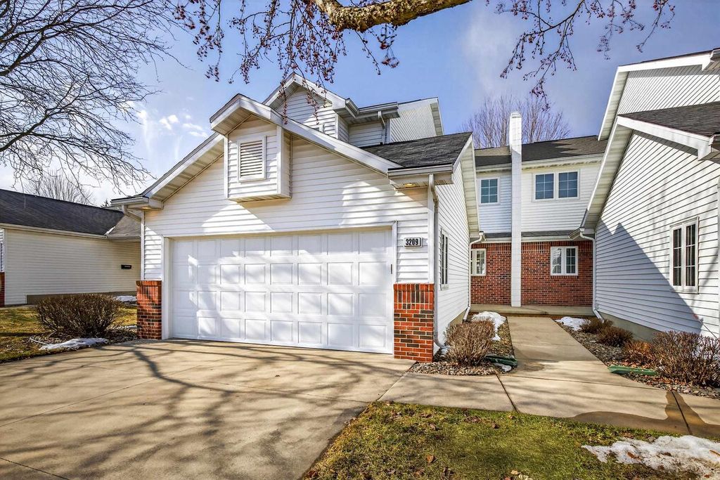 Photo of 3209 N Mistwood LANE, Appleton, WI 54914 (MLS # 50321291)