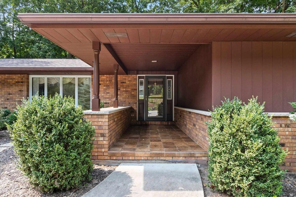 Photo of 2450 Hillside LANE, Green Bay, WI 54302 (MLS # 50331011)