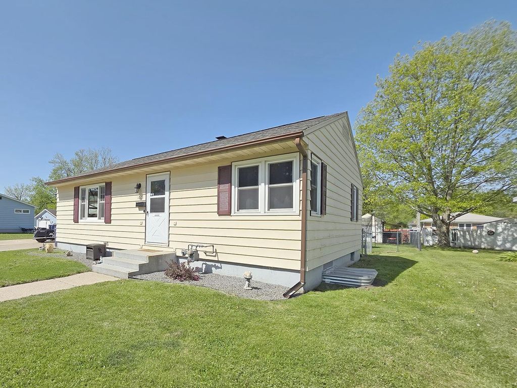 Photo of 1001 Cornelia STREET, Janesville, WI 53545 (MLS # 2023393)