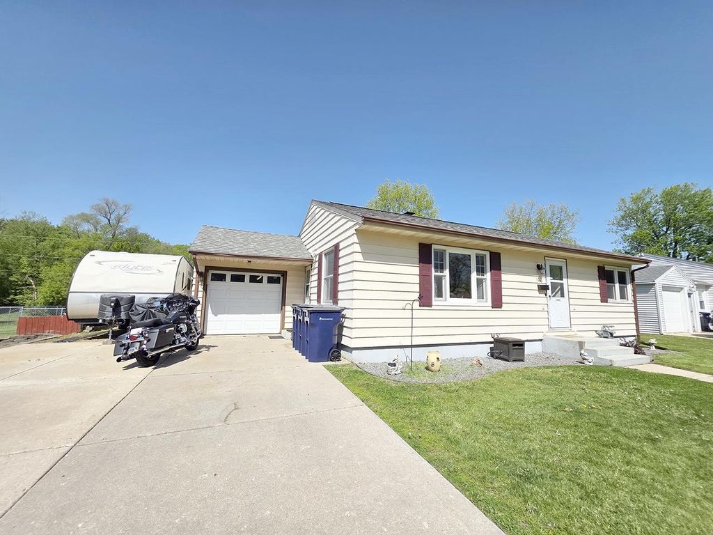 Photo of 1001 Cornelia STREET, Janesville, WI 53545 (MLS # 2023393)