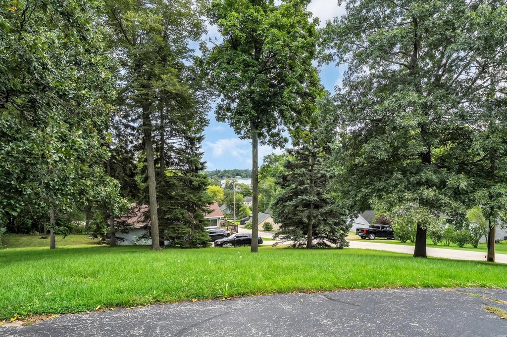 Photo of W1328 Glenwood ROAD, Lake Geneva, WI 53147 (MLS # 1977454)