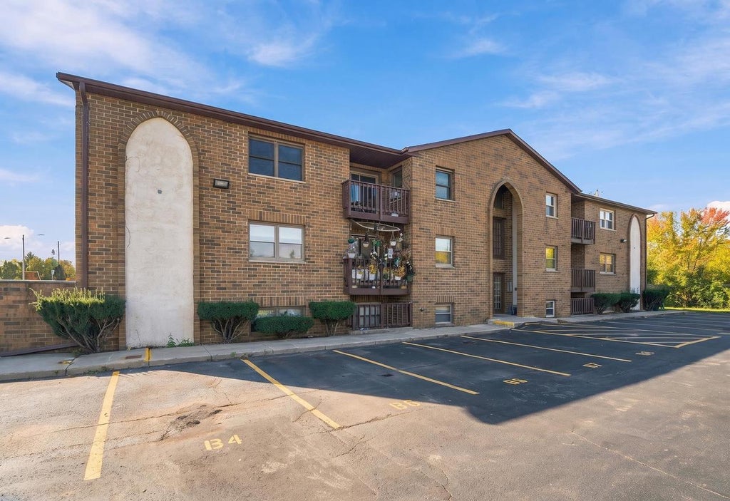 Photo of 1161 Gillingham ROAD #B-1, Neenah, WI 54956 (MLS # 50333910)