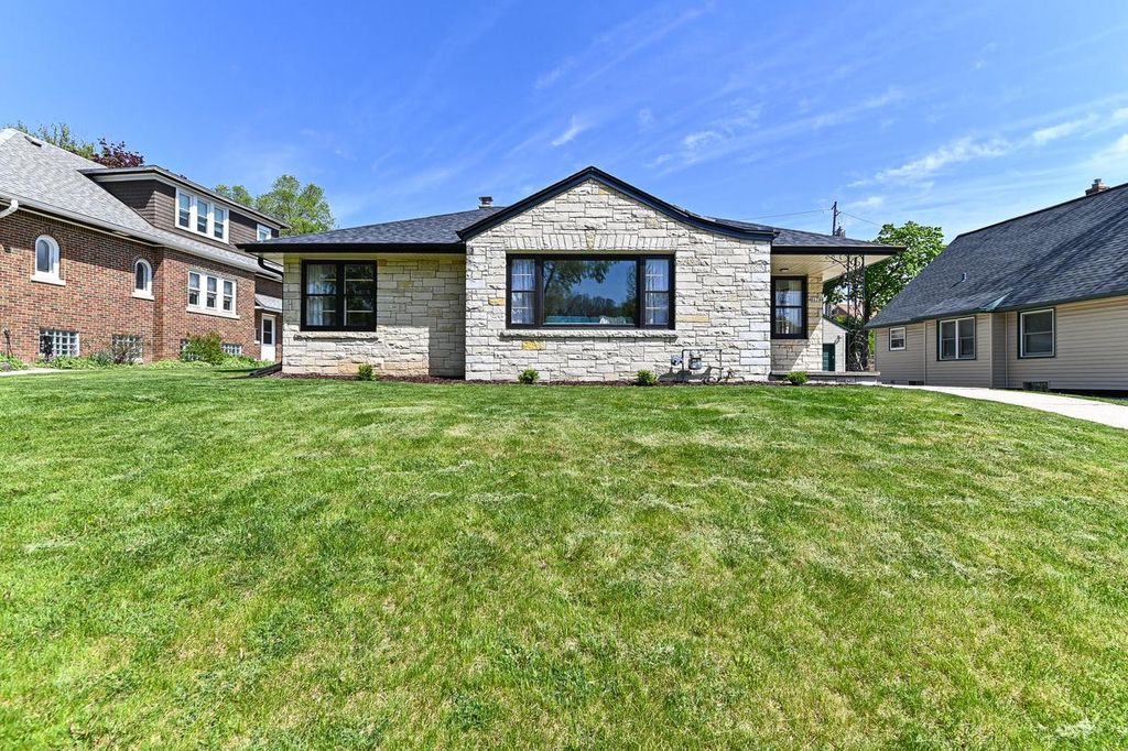Photo of 8628 Glencoe CIRCLE, Wauwatosa, WI 53226 (MLS # 1961846)