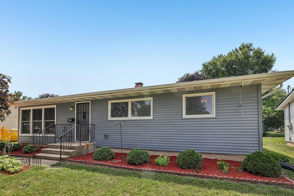Photo of 214 Acewood BOULEVARD, Madison, WI 53714 (MLS # 2027948)
