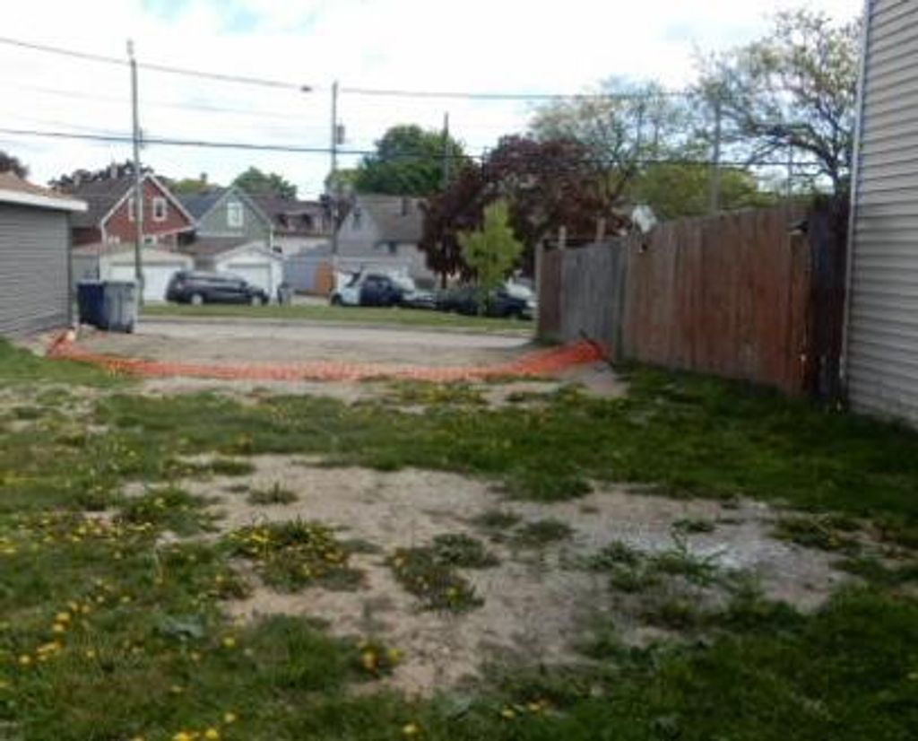 Photo of 2048 W Vilter LANE, Milwaukee, WI 53204 (MLS # 1962894)