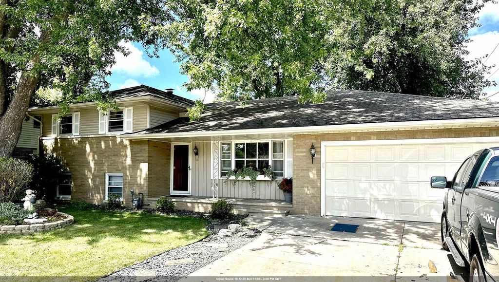 Photo of 118 W Greenfield DRIVE, Little Chute, WI 54140 (MLS # 50316566)