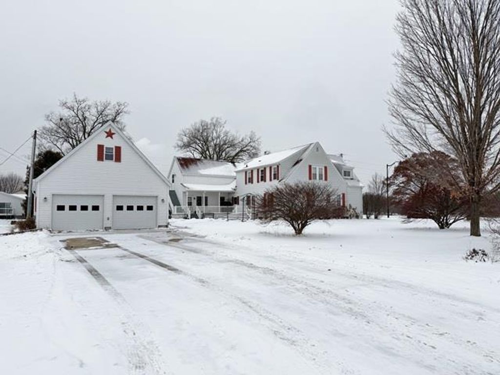 Photo of 3009 Riverside AVENUE, Marinette, WI 54143 (MLS # 50318954)