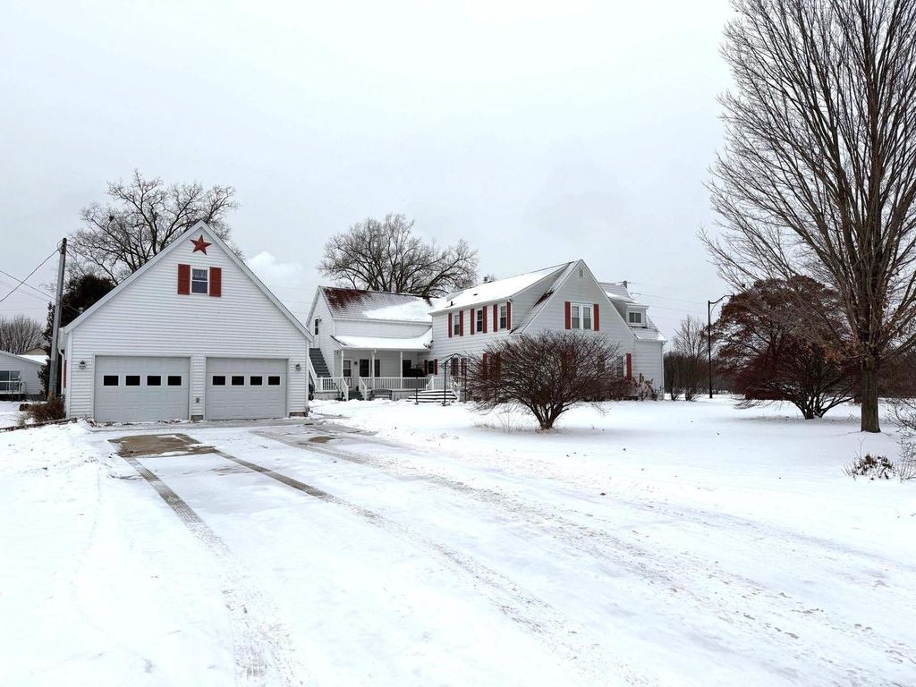 Photo of 3009 Riverside AVENUE, Marinette, WI 54143 (MLS # 50318954)