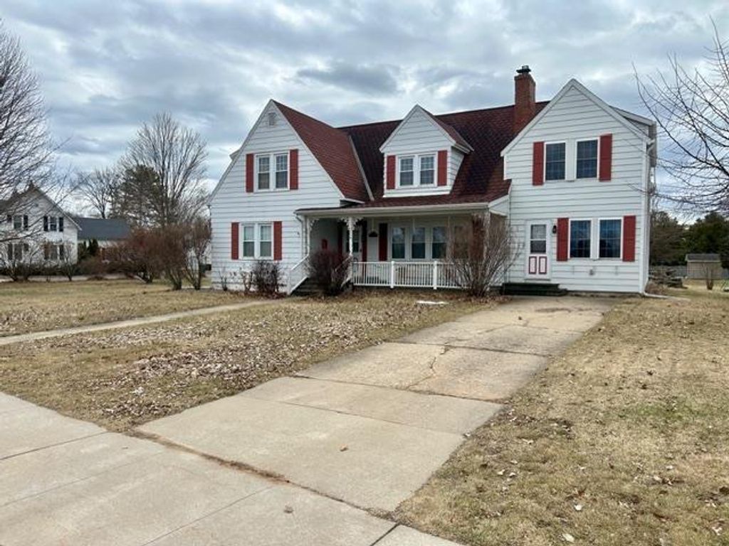 Photo of 3009 Riverside AVENUE, Marinette, WI 54143 (MLS # 50318954)