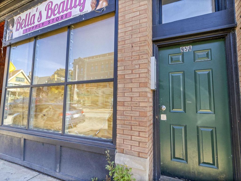 Photo of 958 N 27th STREET #960, Milwaukee, WI 53208 (MLS # 1942783)