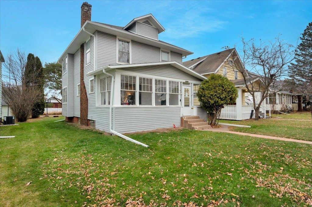 Photo of 917 Lincoln STREET, Superior, WI 54880 (MLS # 6122897)