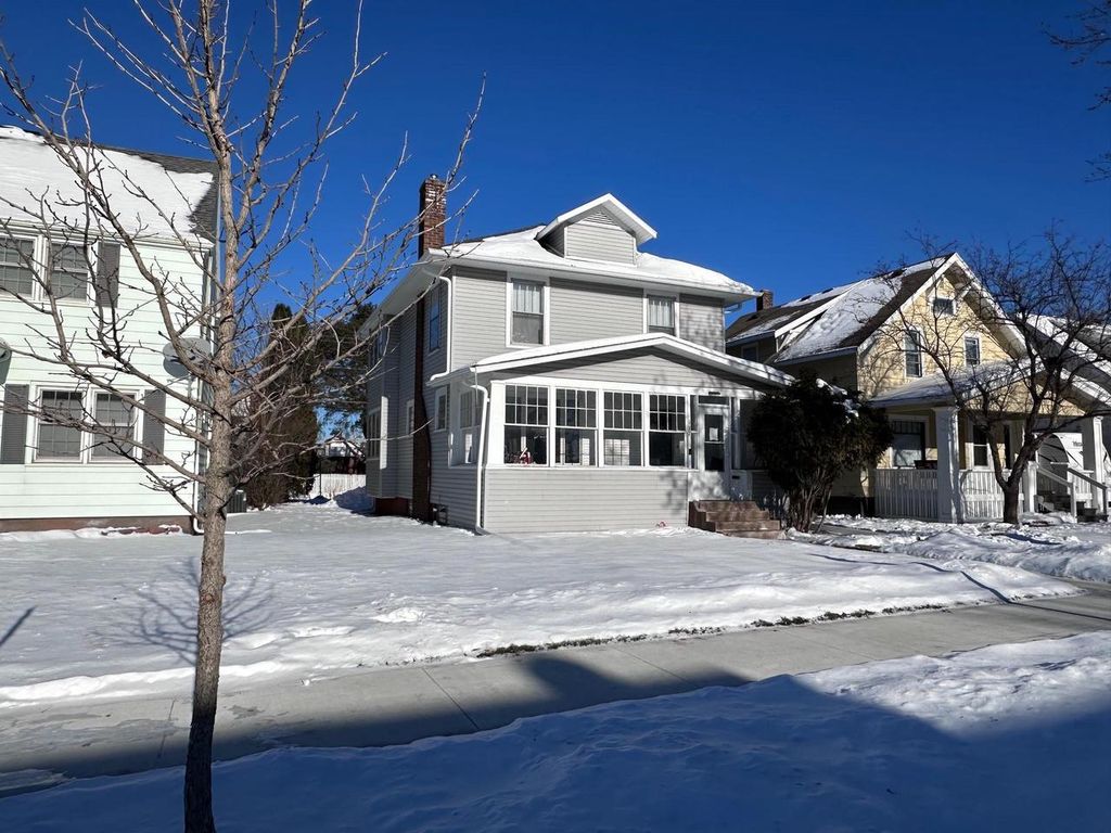 Photo of 917 Lincoln STREET, Superior, WI 54880 (MLS # 6122897)