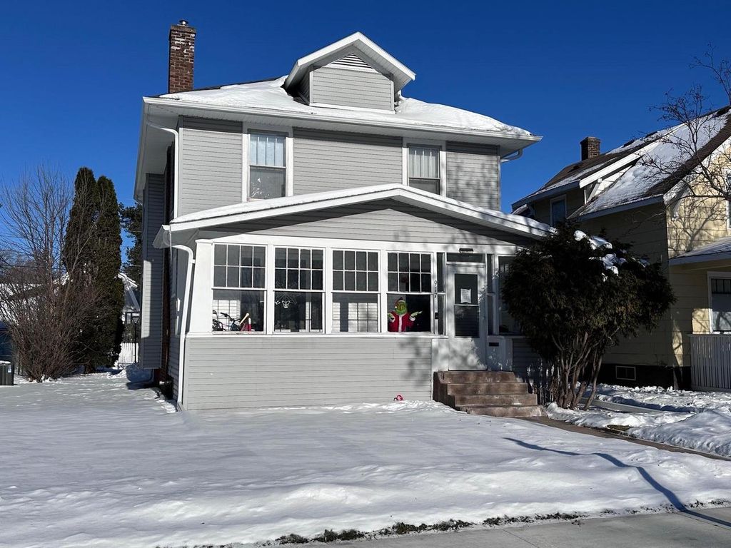Photo of 917 Lincoln STREET, Superior, WI 54880 (MLS # 6122897)