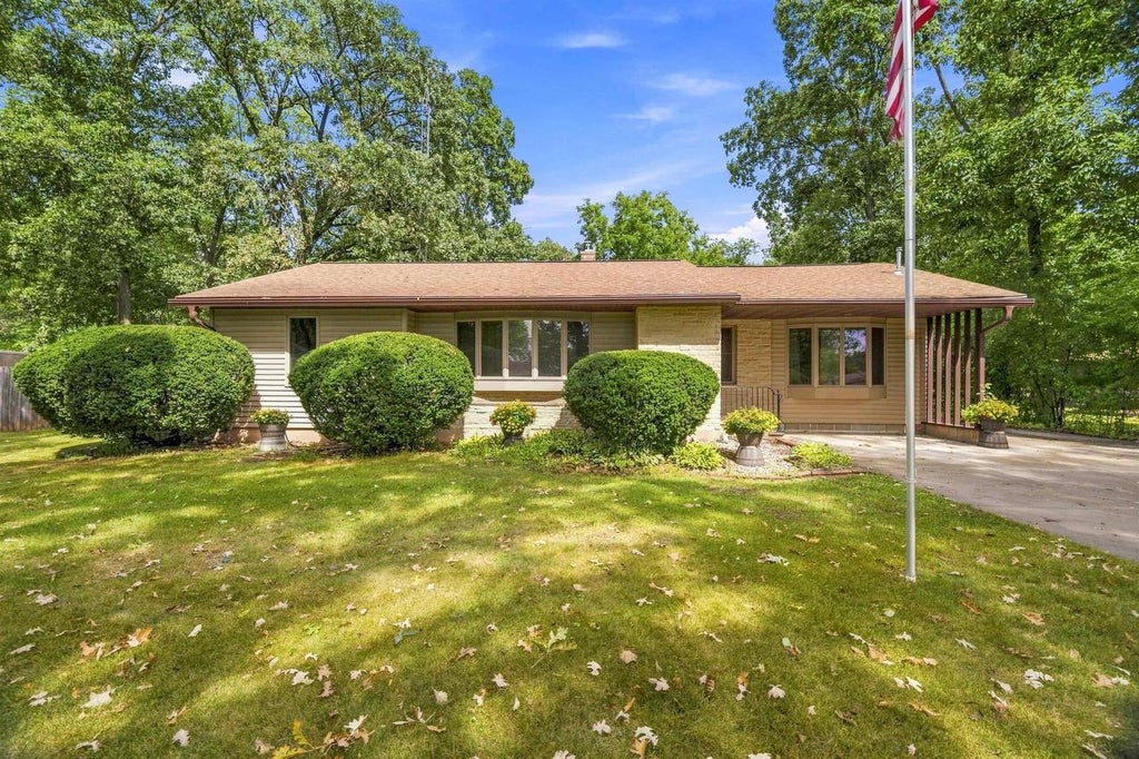 Photo of 2878 Witzel AVENUE, Oshkosh, WI 54904 (MLS # 50332107)