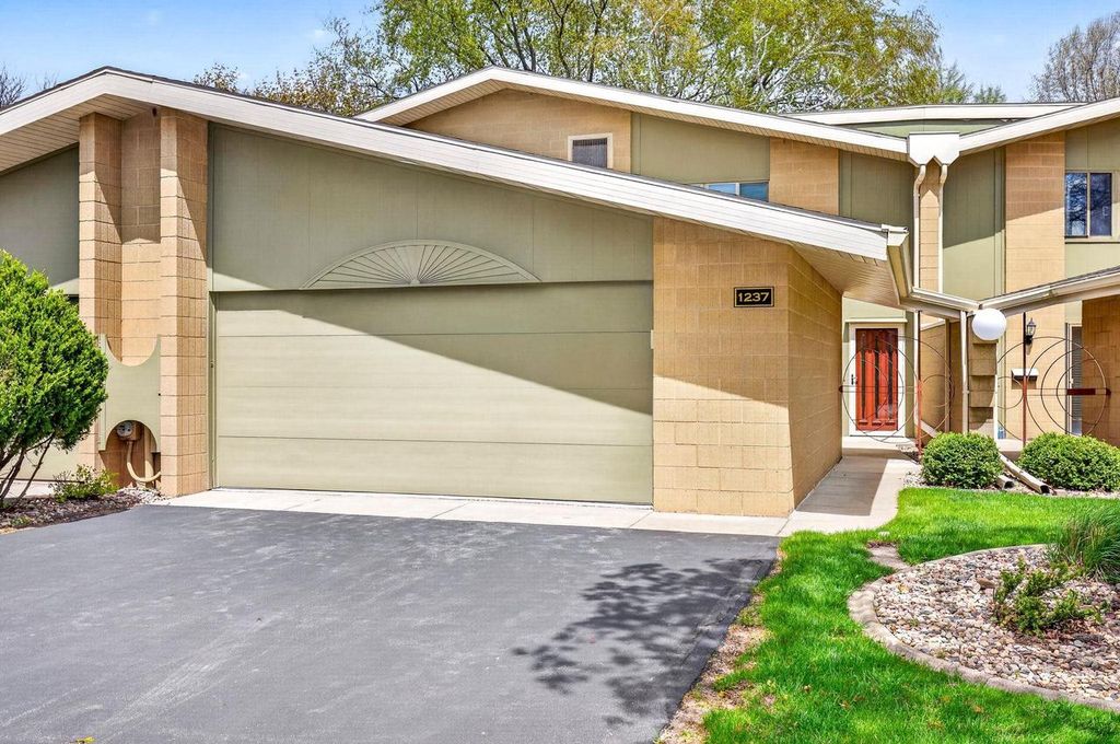 Photo of 1237 W Nicolet Cercle CIR, Appleton, WI 54914 (MLS # 50324846)