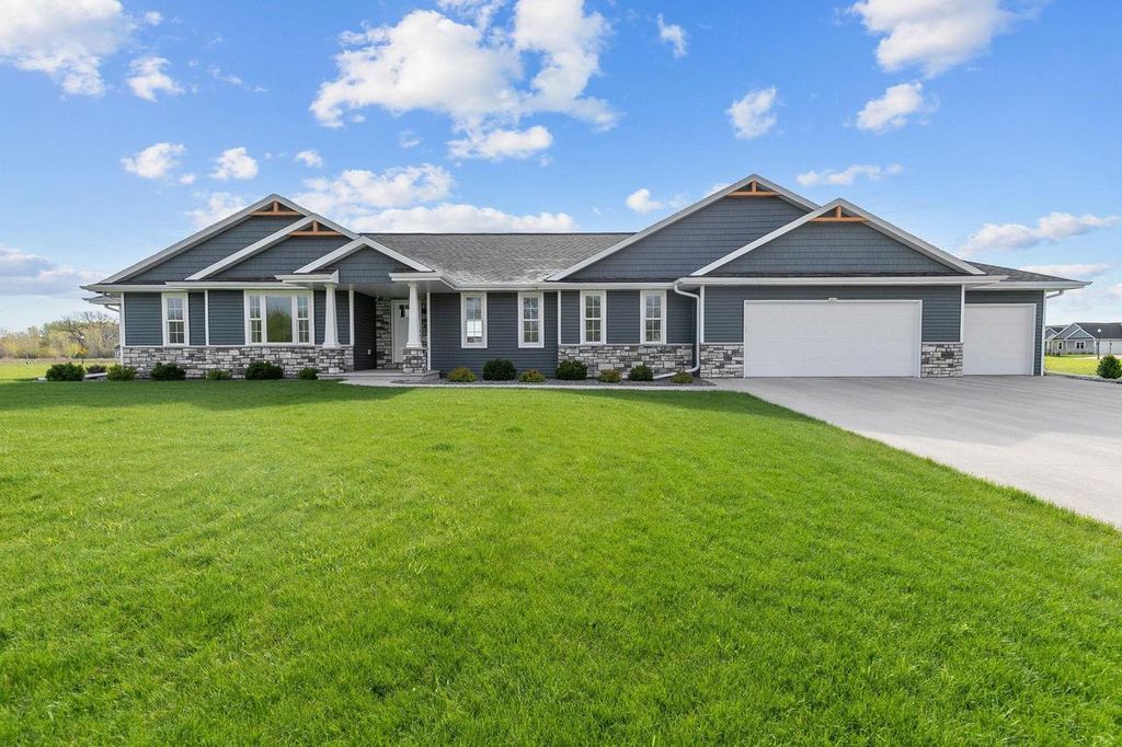 Photo of 1019 Deer RUN, Fond Du Lac, WI 54935 (MLS # 50324769)