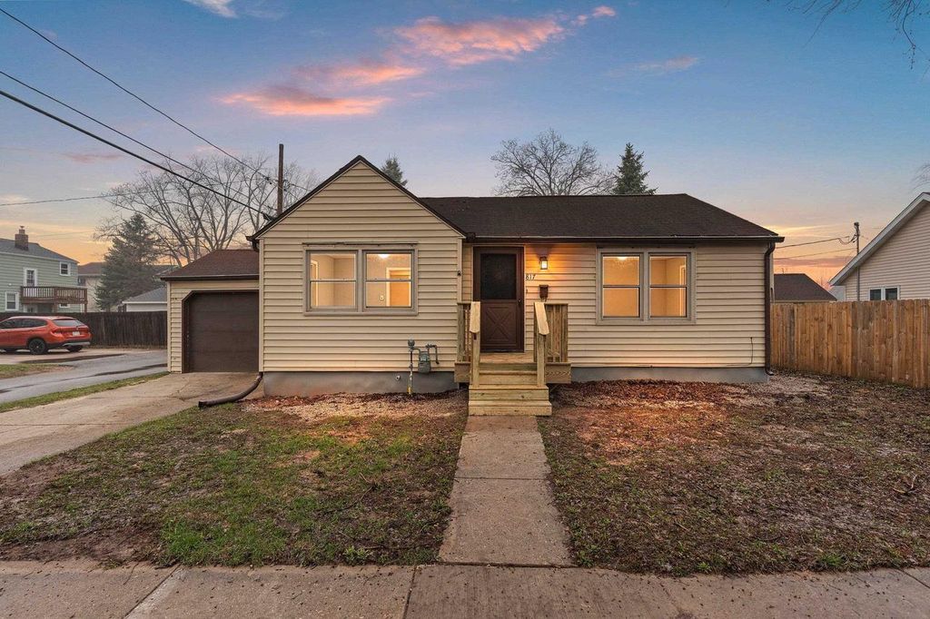 Photo of 817 Chicago STREET, De Pere, WI 54115 (MLS # 50323836)
