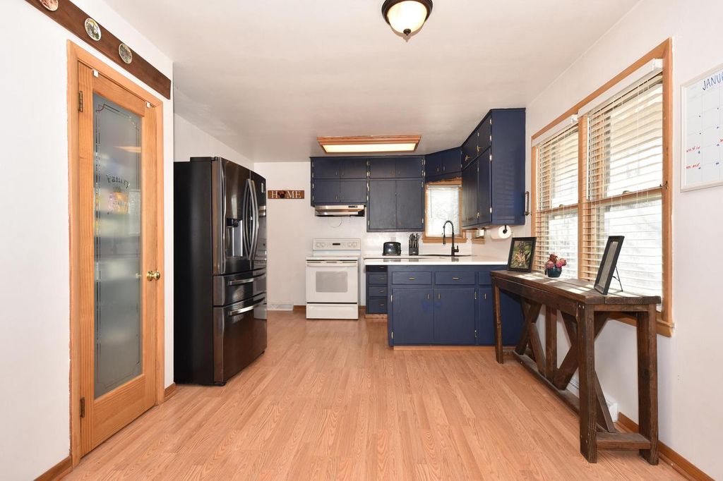 Photo of 917 Lincoln DRIVE EAST DRIVE E, West Bend, WI 53095 (MLS # 1947107)