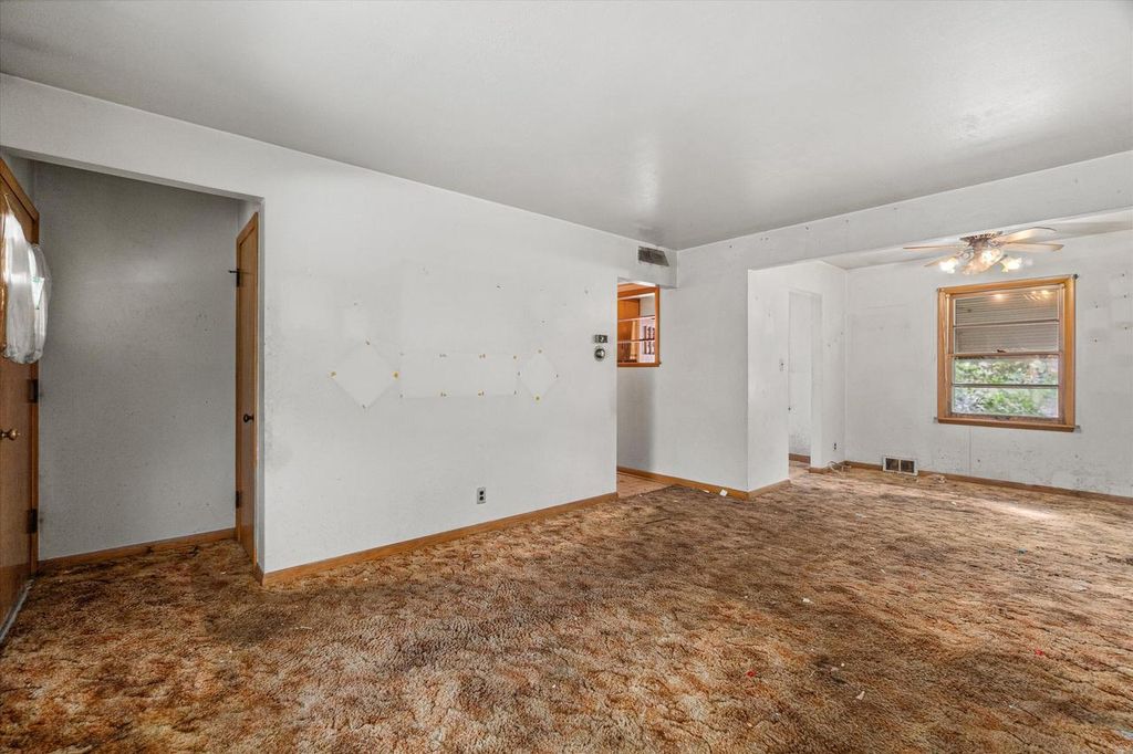Photo of 2101 W Fairmount AVENUE, Milwaukee, WI 53209 (MLS # 1939842)