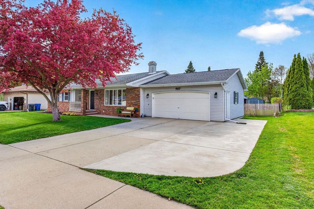 Photo of 807 Rosehill ROAD, Kaukauna, WI 54130 (MLS # 50325590)