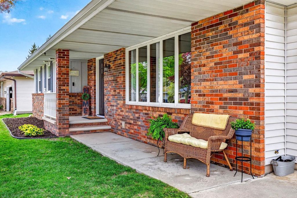 Photo of 807 Rosehill ROAD, Kaukauna, WI 54130 (MLS # 50325590)