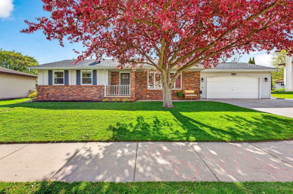 Photo of 807 Rosehill ROAD, Kaukauna, WI 54130 (MLS # 50325590)