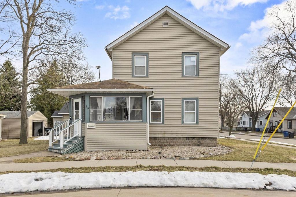 Photo of 29 W Melvin AVENUE, Oshkosh, WI 54901 (MLS # 50322737)