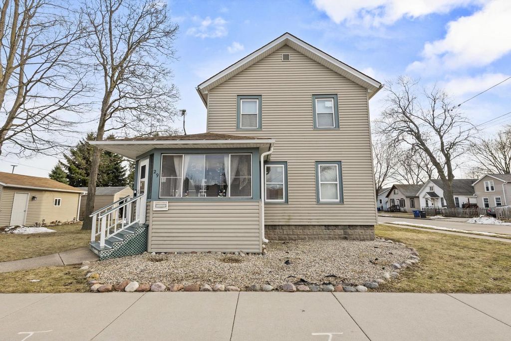 Photo of 29 W Melvin AVENUE, Oshkosh, WI 54901 (MLS # 50322737)