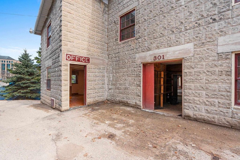 Photo of 301 E Water STREET, Appleton, WI 54911 (MLS # 50323642)