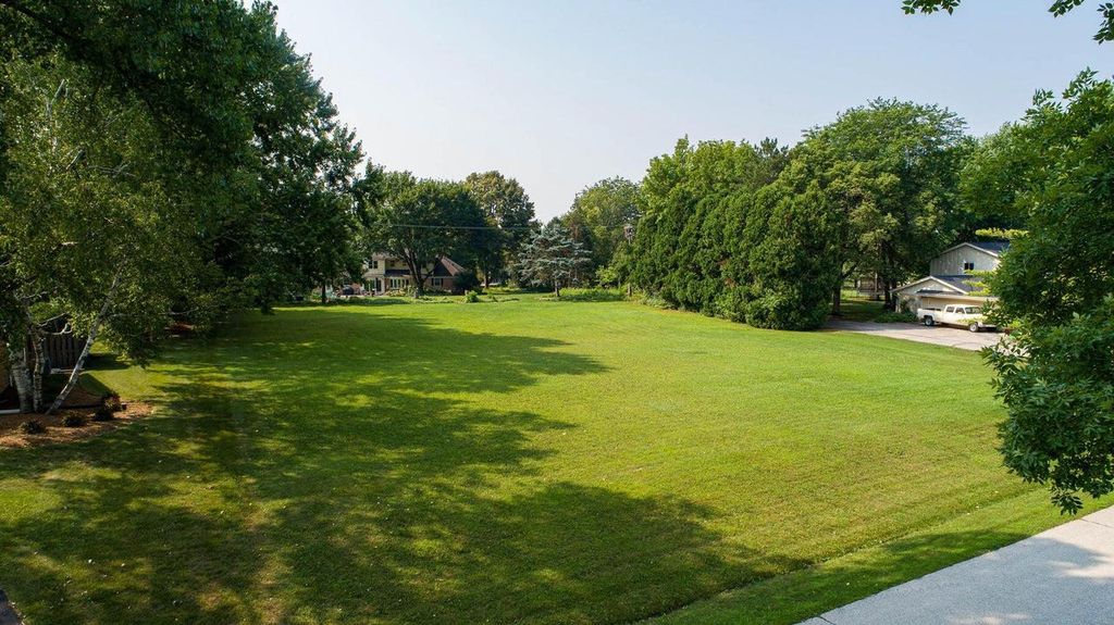 Photo of 15305 Cascade DRIVE, Elm Grove, WI 53122 (MLS # 1936674)