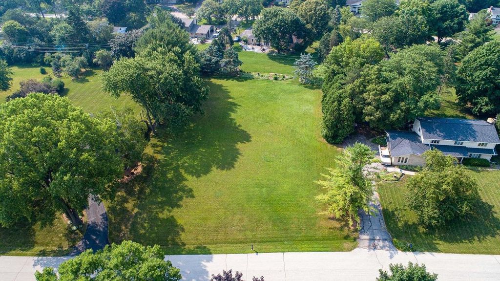 Photo of 15305 Cascade DRIVE, Elm Grove, WI 53122 (MLS # 1936674)