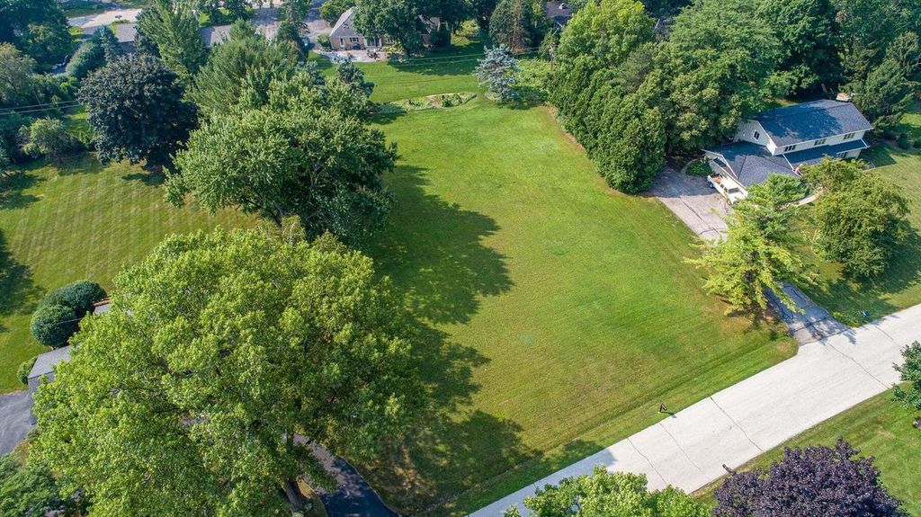 Photo of 15305 Cascade DRIVE, Elm Grove, WI 53122 (MLS # 1936674)