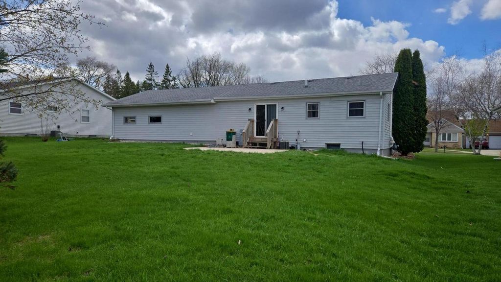 Photo of 1093 Mihill AVENUE, Fond Du Lac, WI 54935 (MLS # 1959624)