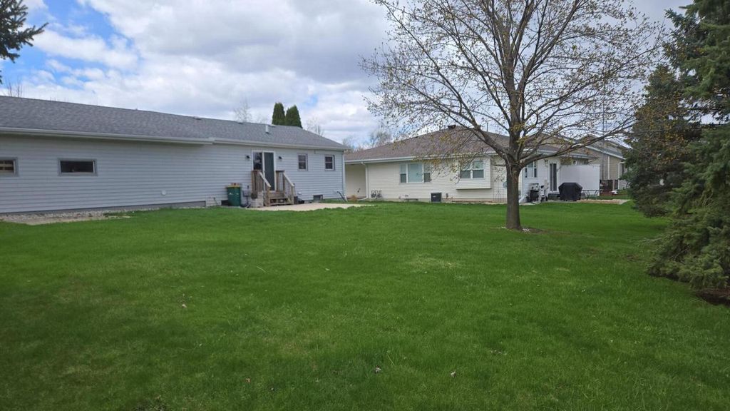 Photo of 1093 Mihill AVENUE, Fond Du Lac, WI 54935 (MLS # 1959624)